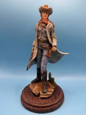 Giovanni Collection Western Cowgirl Bounty Hunter Figurine Statue